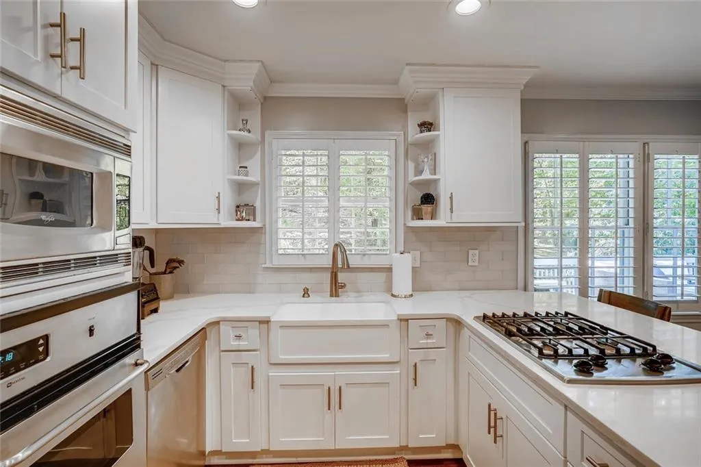 653 Starlight Drive, Atlanta, Georgia 30342, 4 Bedrooms Bedrooms, ,3 BathroomsBathrooms,Residential,Sold,653 Starlight Drive,6872630