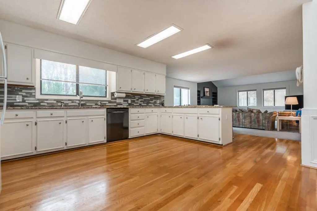 7025 Northgreen Drive, Atlanta, Georgia 30328, 4 Bedrooms Bedrooms, ,3 BathroomsBathrooms,Residential,Sold,7025 Northgreen Drive,6685945