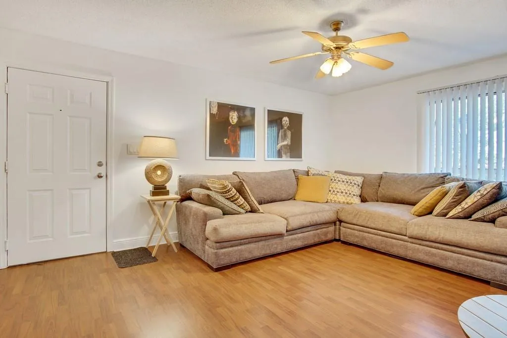 8201 Santa Fe Parkway, Sandy Springs, Georgia 30350, 3 Bedrooms Bedrooms, ,2 BathroomsBathrooms,Residential,Sold,8201 Santa Fe Parkway,6584455