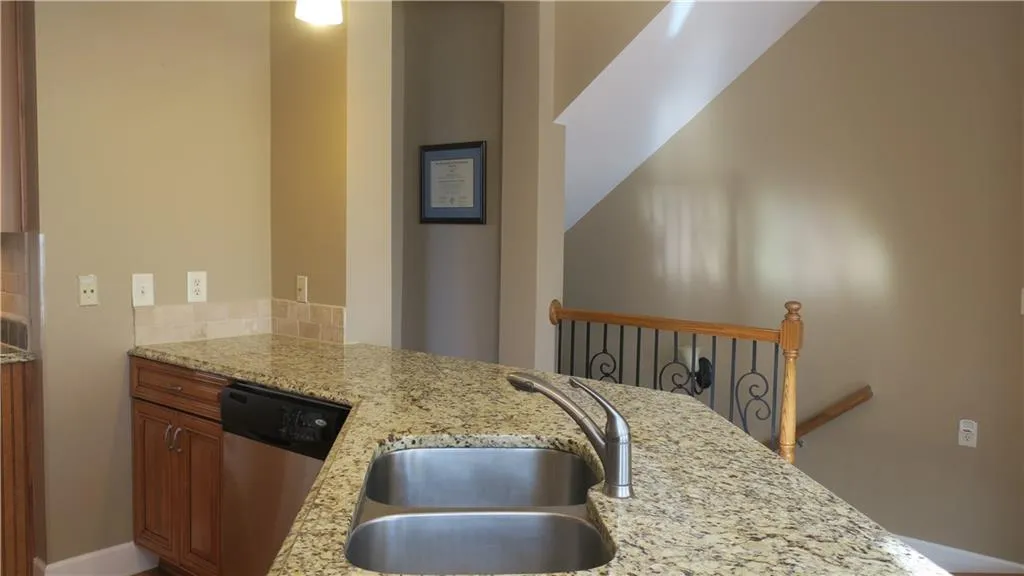 910 Telfair Close, Sandy Springs, Georgia 30350, 3 Bedrooms Bedrooms, ,3 BathroomsBathrooms,Residential,Sold,910 Telfair Close,5875955