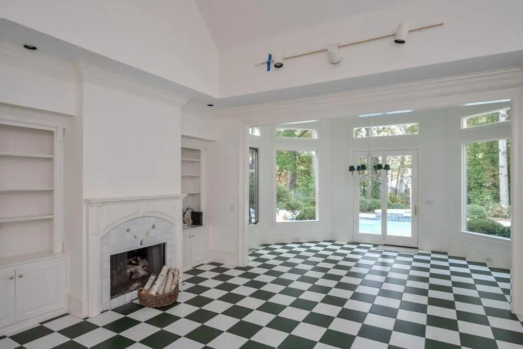 10 Powers Chase Circle, Sandy Springs, Georgia 30327, 5 Bedrooms Bedrooms, ,5 BathroomsBathrooms,Residential,Sold,10 Powers Chase Circle,5930381