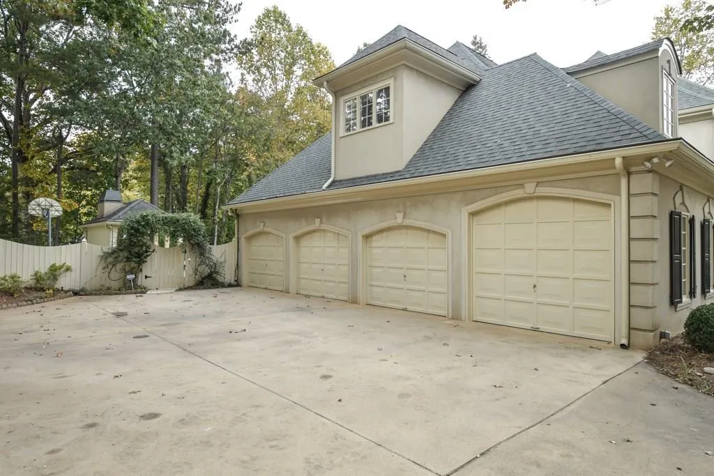 10 Powers Chase Circle, Sandy Springs, Georgia 30327, 5 Bedrooms Bedrooms, ,5 BathroomsBathrooms,Residential,Sold,10 Powers Chase Circle,5930381