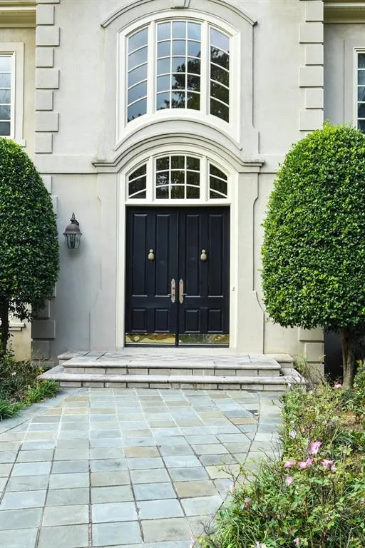 10 Powers Chase Circle, Sandy Springs, Georgia 30327, 5 Bedrooms Bedrooms, ,5 BathroomsBathrooms,Residential,Sold,10 Powers Chase Circle,5930381