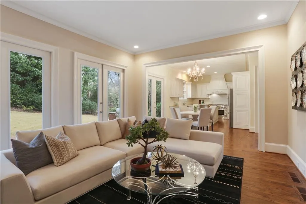 2820 Northside Drive Nw, Atlanta, Georgia 30305, 5 Bedrooms Bedrooms, ,5 BathroomsBathrooms,Residential,Sold,2820 Northside Drive Nw,6124398
