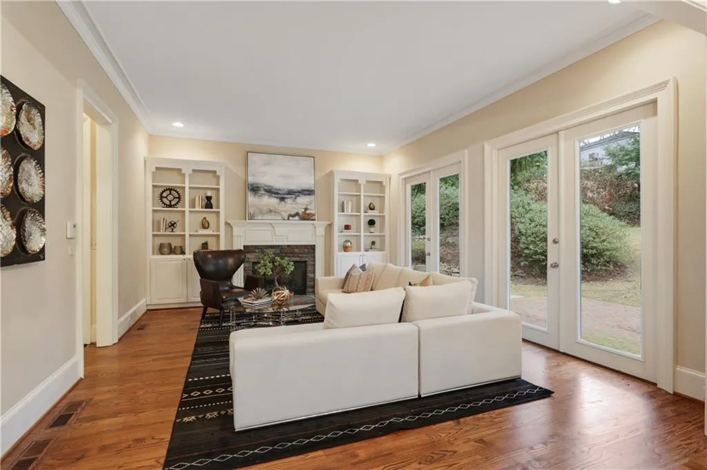 2820 Northside Drive Nw, Atlanta, Georgia 30305, 5 Bedrooms Bedrooms, ,5 BathroomsBathrooms,Residential,Sold,2820 Northside Drive Nw,6124398