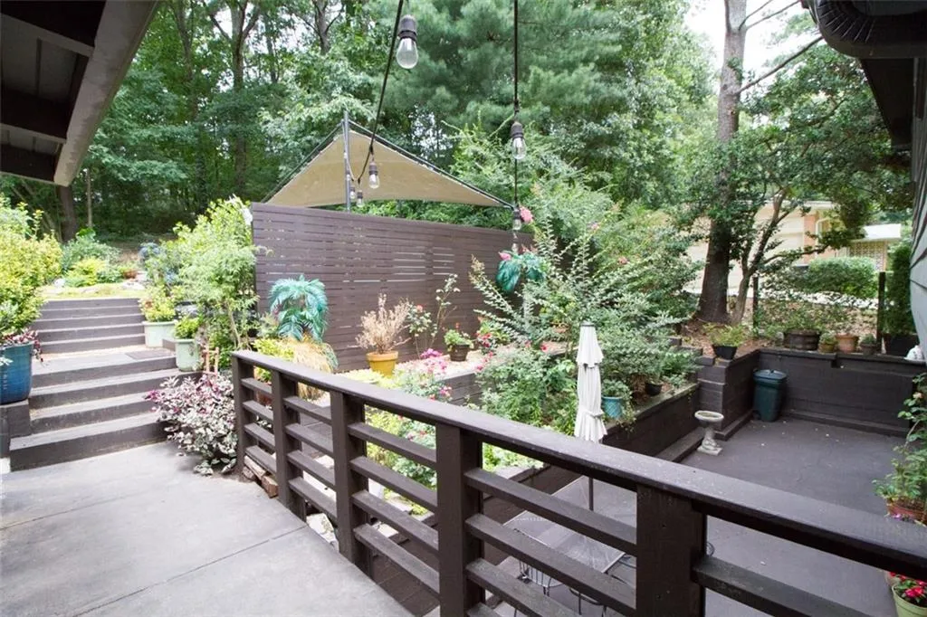 560 Spalding Drive, Atlanta, Georgia 30328, 5 Bedrooms Bedrooms, ,4 BathroomsBathrooms,Residential,Sold,560 Spalding Drive,6642116