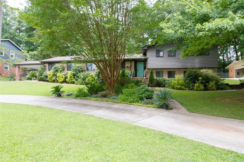 560 Spalding Drive, Atlanta, Georgia 30328, 5 Bedrooms Bedrooms, ,4 BathroomsBathrooms,Residential,Sold,560 Spalding Drive,6642116