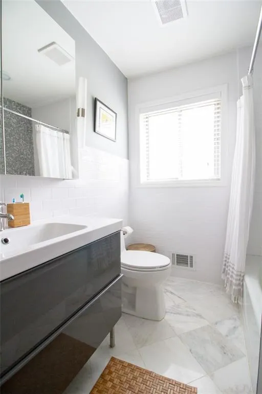 560 Spalding Drive, Atlanta, Georgia 30328, 5 Bedrooms Bedrooms, ,4 BathroomsBathrooms,Residential,Sold,560 Spalding Drive,6642116