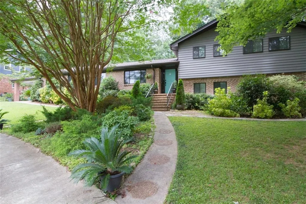 560 Spalding Drive, Atlanta, Georgia 30328, 5 Bedrooms Bedrooms, ,4 BathroomsBathrooms,Residential,Sold,560 Spalding Drive,6642116