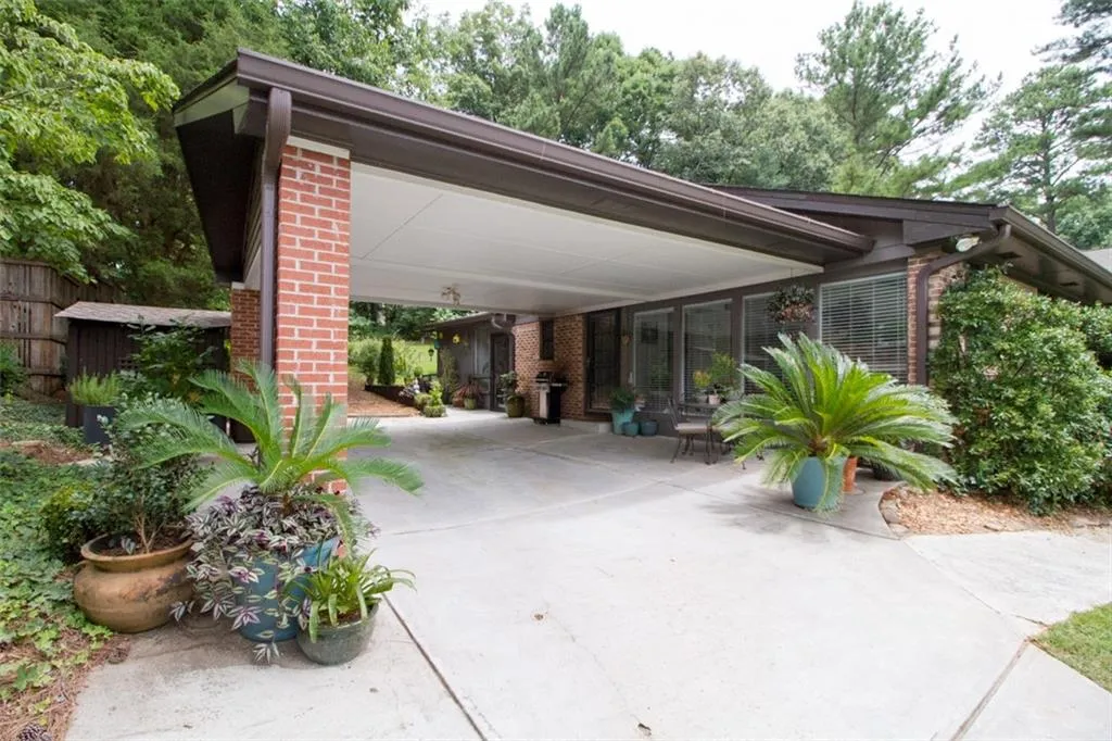 560 Spalding Drive, Atlanta, Georgia 30328, 5 Bedrooms Bedrooms, ,4 BathroomsBathrooms,Residential,Sold,560 Spalding Drive,6642116