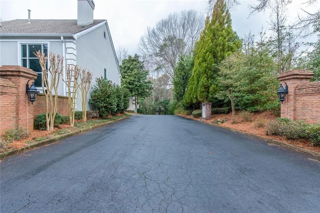 1040 Huntcliff, Sandy Springs, Georgia 30350, 3 Bedrooms Bedrooms, ,2 BathroomsBathrooms,Residential,Sold,1040 Huntcliff,6847470