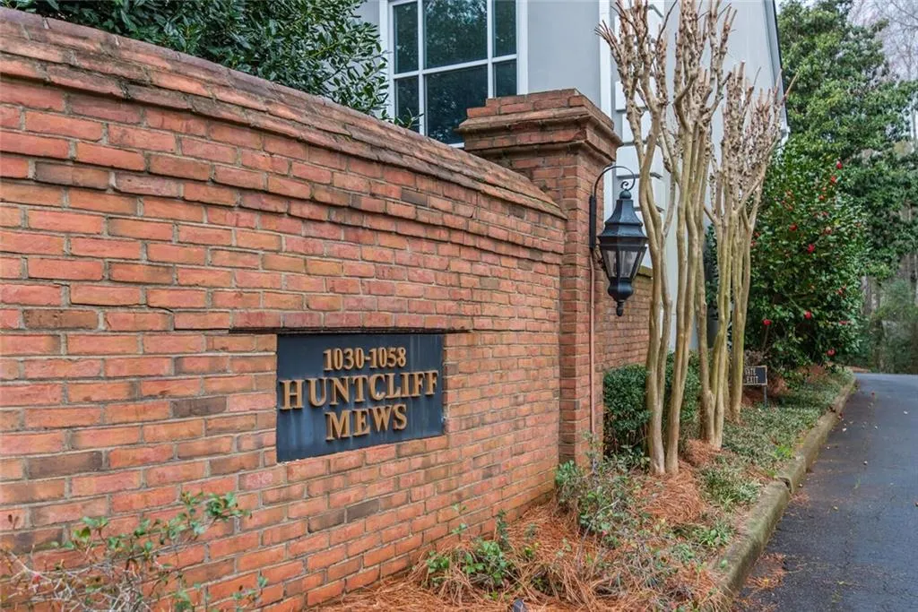 1040 Huntcliff, Sandy Springs, Georgia 30350, 3 Bedrooms Bedrooms, ,2 BathroomsBathrooms,Residential,Sold,1040 Huntcliff,6847470
