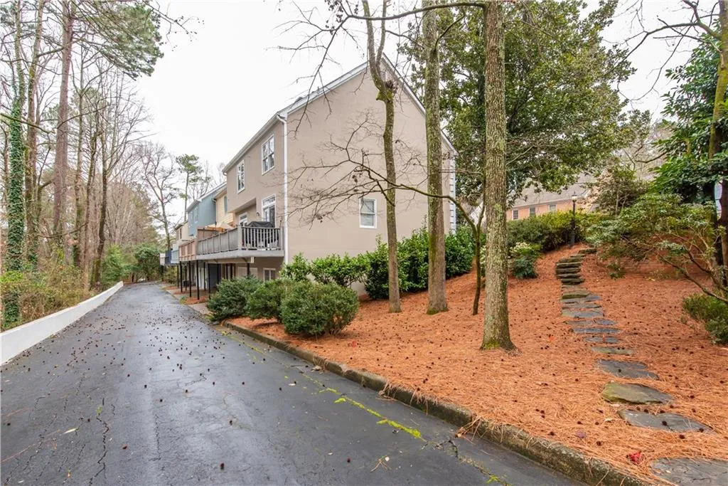 1040 Huntcliff, Sandy Springs, Georgia 30350, 3 Bedrooms Bedrooms, ,2 BathroomsBathrooms,Residential,Sold,1040 Huntcliff,6847470