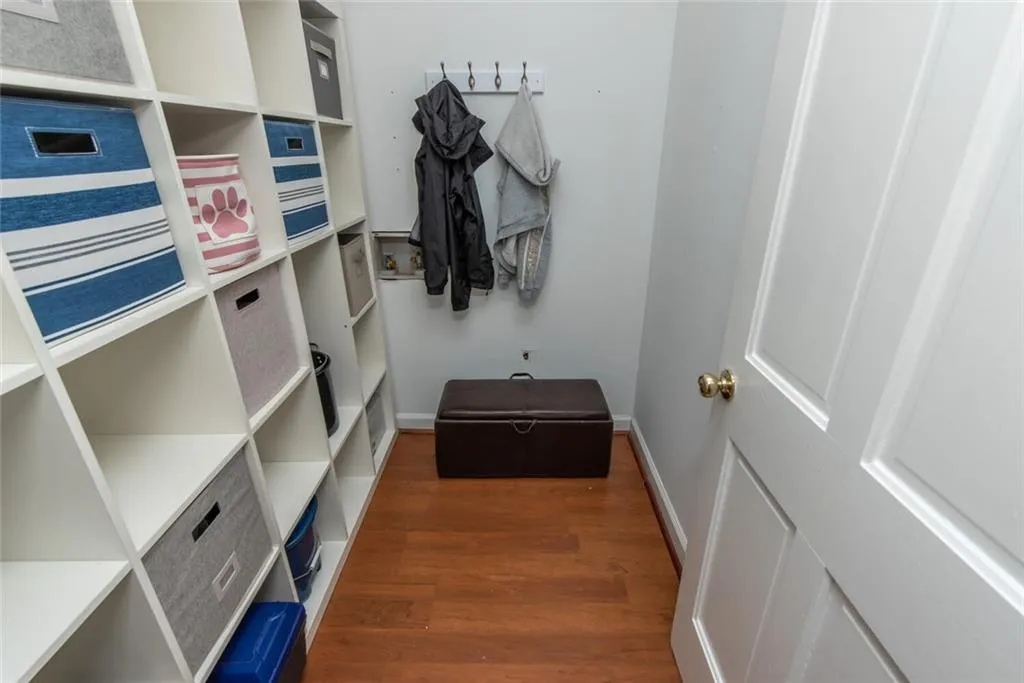 1040 Huntcliff, Sandy Springs, Georgia 30350, 3 Bedrooms Bedrooms, ,2 BathroomsBathrooms,Residential,Sold,1040 Huntcliff,6847470