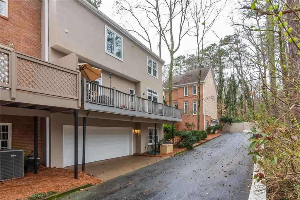 1040 Huntcliff, Sandy Springs, Georgia 30350, 3 Bedrooms Bedrooms, ,2 BathroomsBathrooms,Residential,Sold,1040 Huntcliff,6847470