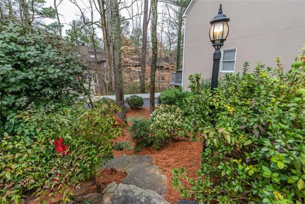 1040 Huntcliff, Sandy Springs, Georgia 30350, 3 Bedrooms Bedrooms, ,2 BathroomsBathrooms,Residential,Sold,1040 Huntcliff,6847470