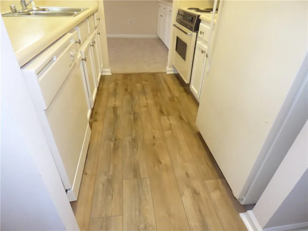 300 Johnson Ferry Road Ne Unit B112, Sandy Springs, Georgia 30328, 1 Bedroom Bedrooms, ,1 BathroomBathrooms,Residential,Sold,300 Johnson Ferry Road Ne Unit B112,6677624