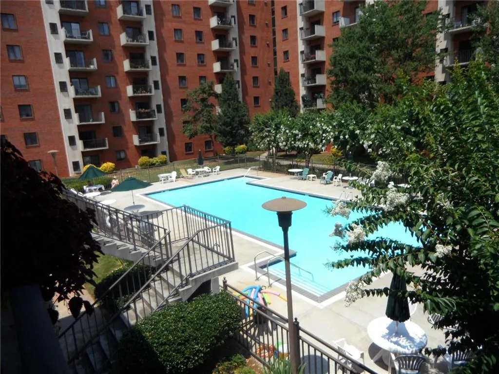 300 Johnson Ferry Road Ne Unit B112, Sandy Springs, Georgia 30328, 1 Bedroom Bedrooms, ,1 BathroomBathrooms,Residential,Sold,300 Johnson Ferry Road Ne Unit B112,6677624