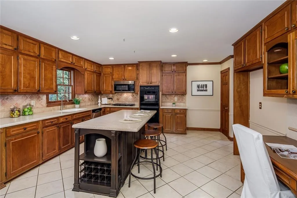 75 Messina Way, Sandy Springs, Georgia 30328, 4 Bedrooms Bedrooms, ,2 BathroomsBathrooms,Residential,Sold,75 Messina Way,6734761