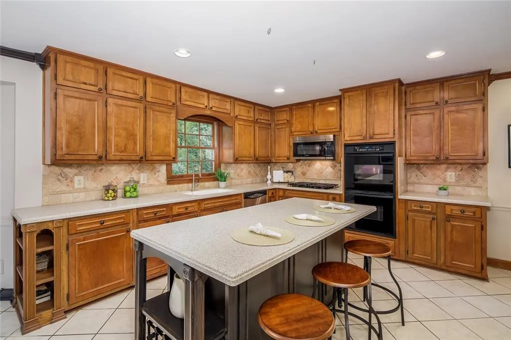 75 Messina Way, Sandy Springs, Georgia 30328, 4 Bedrooms Bedrooms, ,2 BathroomsBathrooms,Residential,Sold,75 Messina Way,6734761