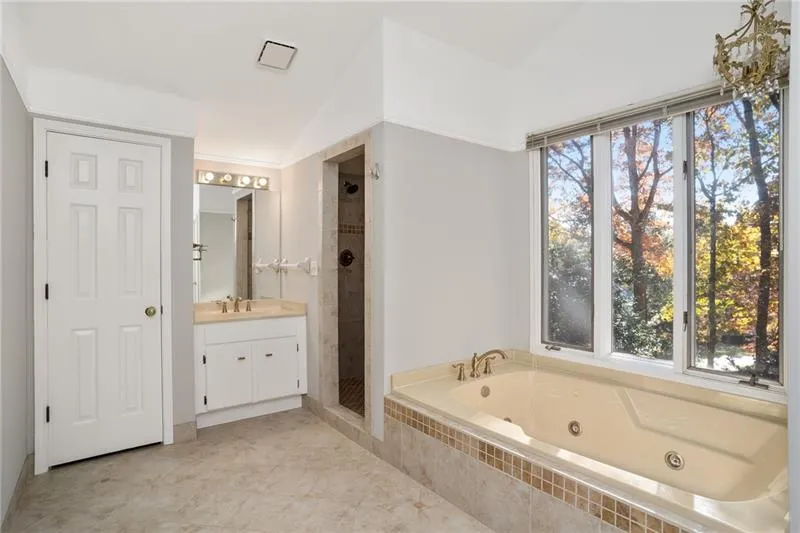 9560 Marsh Cove Court, Sandy Springs, Georgia 30350, 5 Bedrooms Bedrooms, ,4 BathroomsBathrooms,Residential,Sold,9560 Marsh Cove Court,6645813