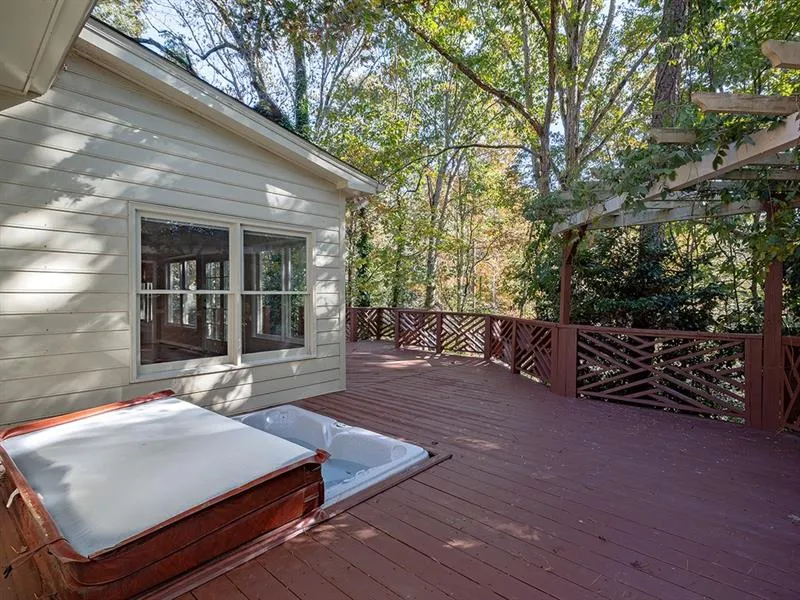9560 Marsh Cove Court, Sandy Springs, Georgia 30350, 5 Bedrooms Bedrooms, ,4 BathroomsBathrooms,Residential,Sold,9560 Marsh Cove Court,6645813