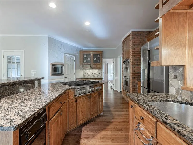 9560 Marsh Cove Court, Sandy Springs, Georgia 30350, 5 Bedrooms Bedrooms, ,4 BathroomsBathrooms,Residential,Sold,9560 Marsh Cove Court,6645813