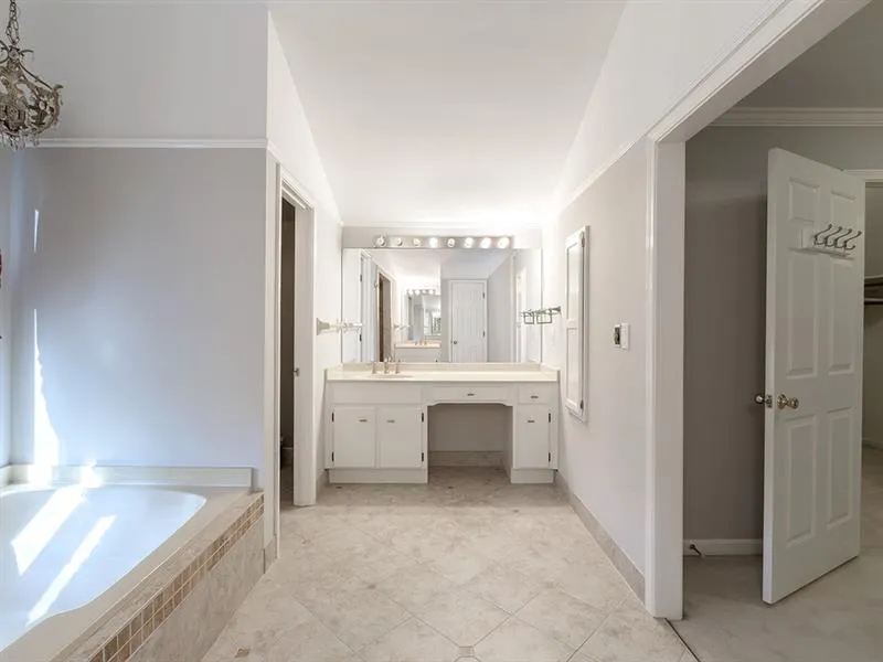 9560 Marsh Cove Court, Sandy Springs, Georgia 30350, 5 Bedrooms Bedrooms, ,4 BathroomsBathrooms,Residential,Sold,9560 Marsh Cove Court,6645813