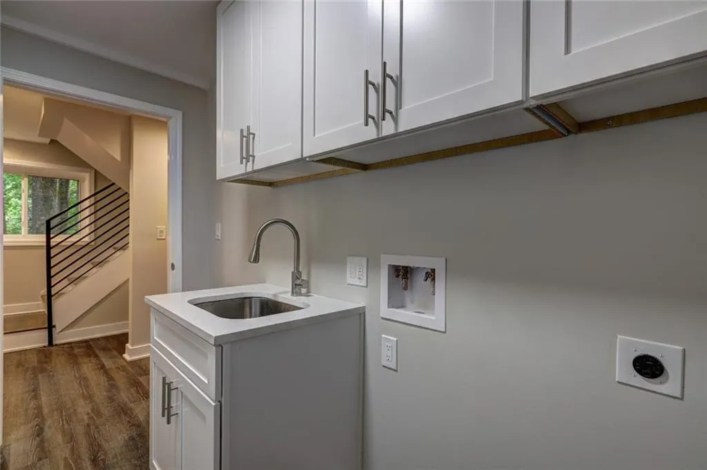 100 Angus Trail, Sandy Springs, Georgia 30328, 4 Bedrooms Bedrooms, ,3 BathroomsBathrooms,Residential,Sold,100 Angus Trail,6891246