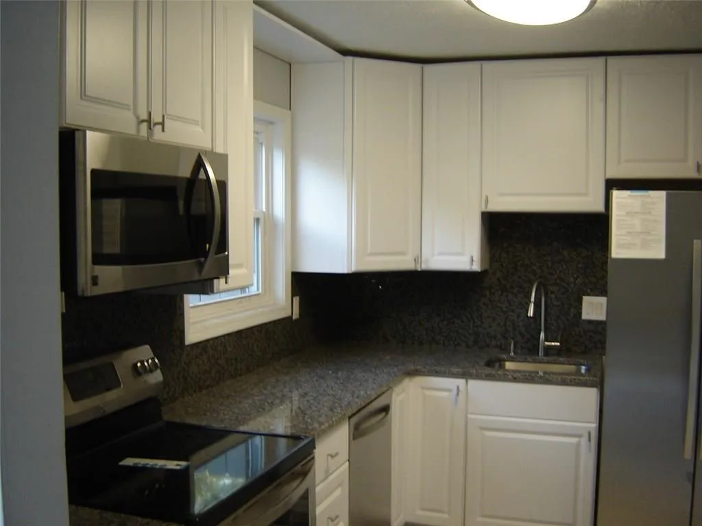 270 Winding River Drive Unit C, Sandy Springs, Georgia 30350, 2 Bedrooms Bedrooms, ,2 BathroomsBathrooms,Residential,Sold,270 Winding River Drive Unit C,5771242