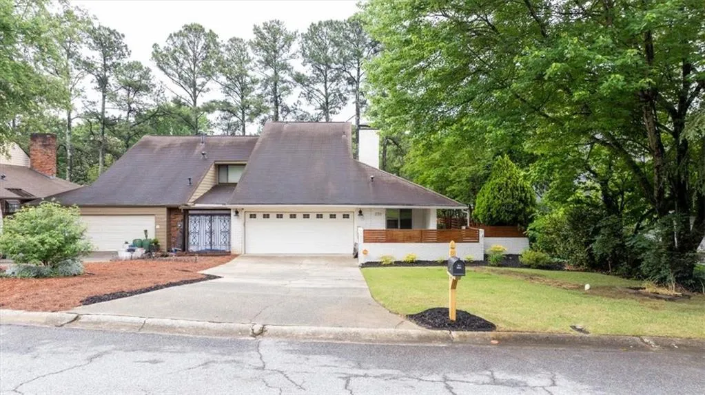 230 Halah Circle, Sandy Springs, Georgia 30328, 3 Bedrooms Bedrooms, ,3 BathroomsBathrooms,Residential,For Sale,230 Halah Circle,7757746