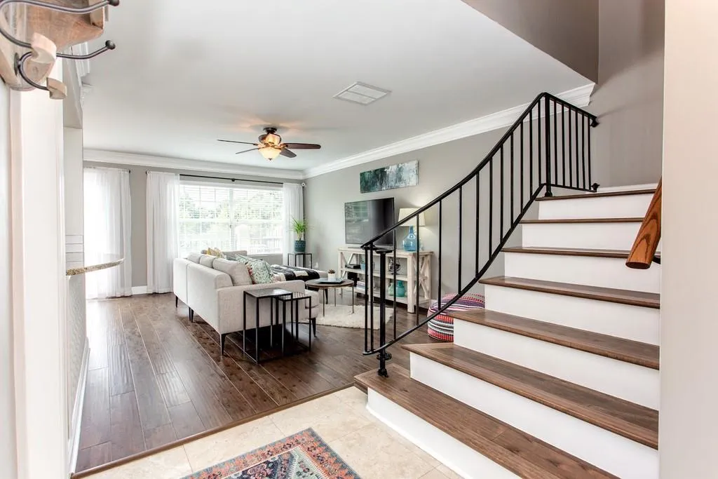 6980 Roswell Road Unit B6, Sandy Springs, Georgia 30328, 2 Bedrooms Bedrooms, ,1 BathroomBathrooms,Residential,Sold,6980 Roswell Road Unit B6,6768947
