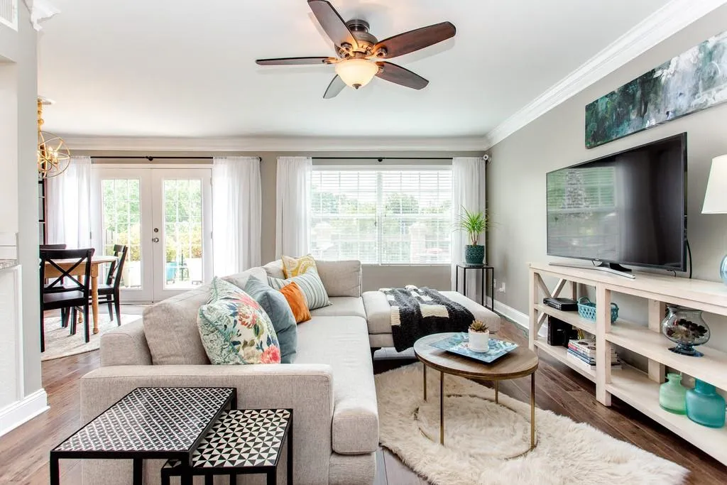 6980 Roswell Road Unit B6, Sandy Springs, Georgia 30328, 2 Bedrooms Bedrooms, ,1 BathroomBathrooms,Residential,Sold,6980 Roswell Road Unit B6,6768947