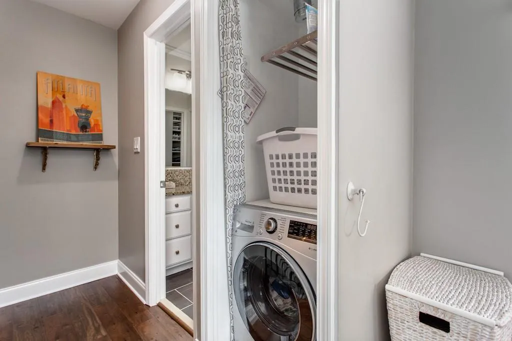 6980 Roswell Road Unit B6, Sandy Springs, Georgia 30328, 2 Bedrooms Bedrooms, ,1 BathroomBathrooms,Residential,Sold,6980 Roswell Road Unit B6,6768947