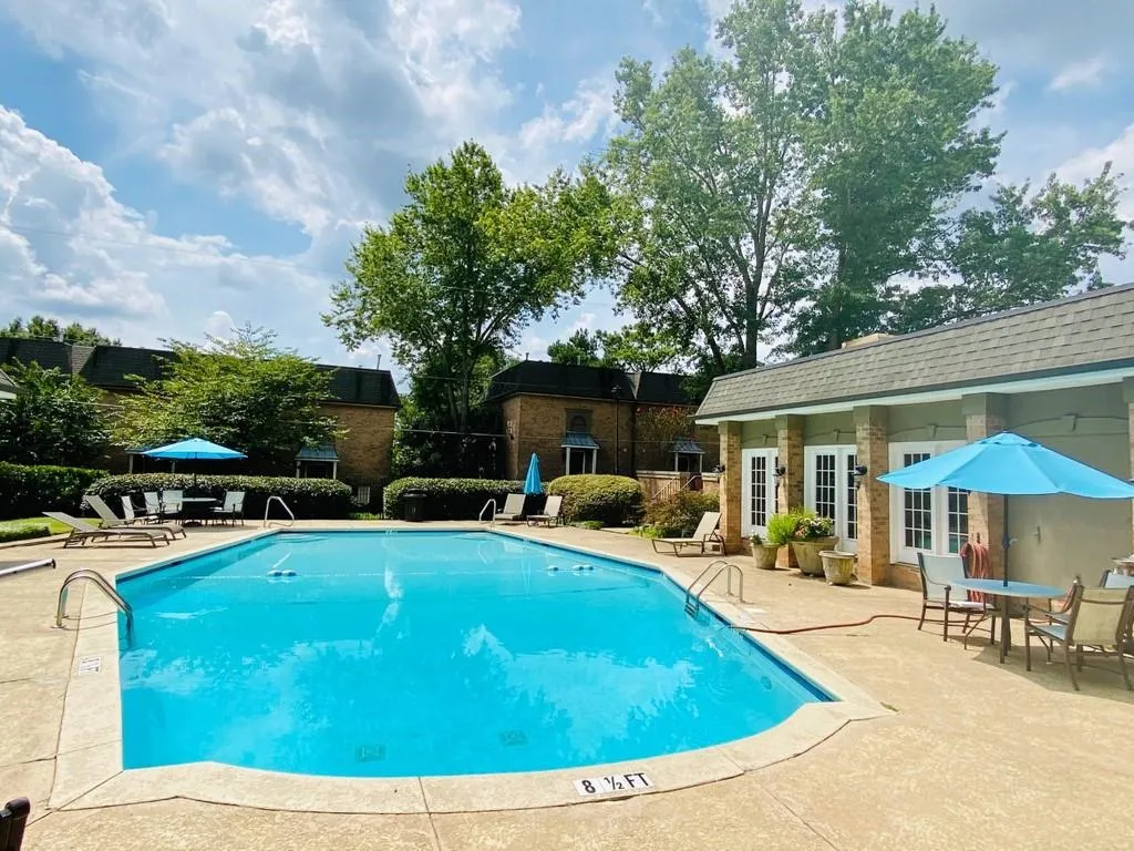 6980 Roswell Road Unit B6, Sandy Springs, Georgia 30328, 2 Bedrooms Bedrooms, ,1 BathroomBathrooms,Residential,Sold,6980 Roswell Road Unit B6,6768947