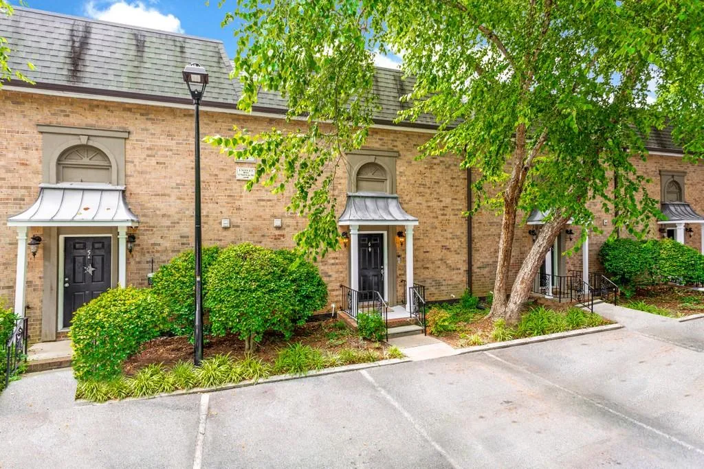 6980 Roswell Road Unit B6, Sandy Springs, Georgia 30328, 2 Bedrooms Bedrooms, ,1 BathroomBathrooms,Residential,Sold,6980 Roswell Road Unit B6,6768947