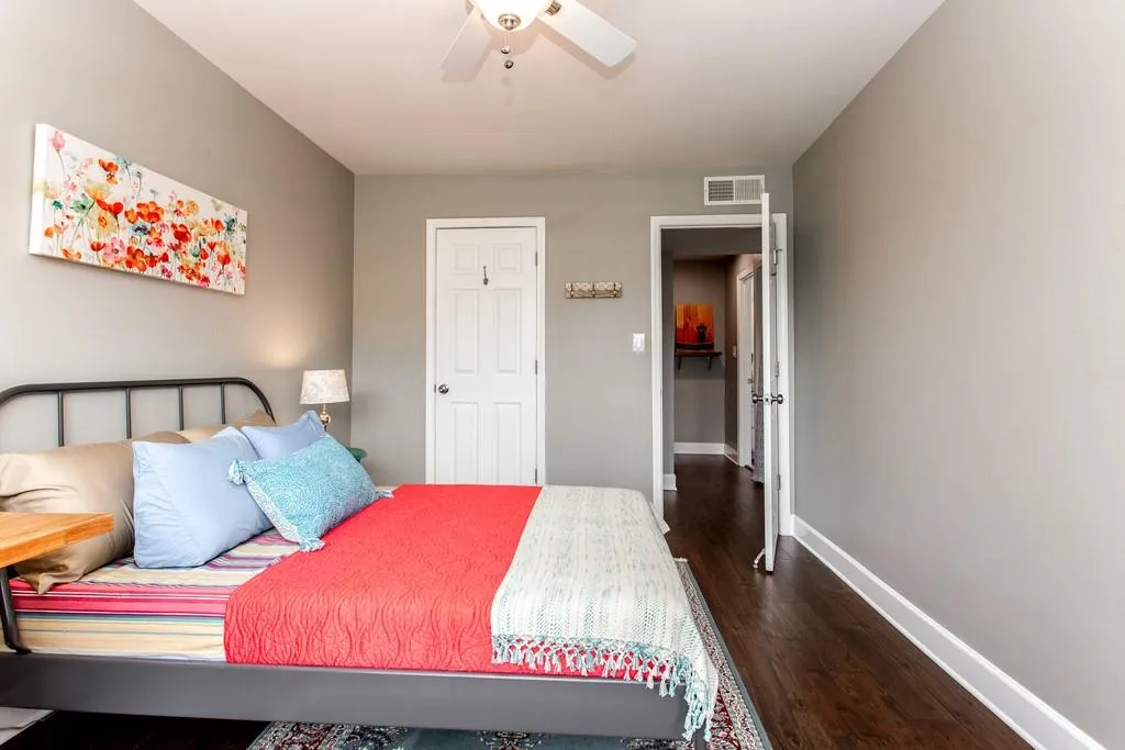 6980 Roswell Road Unit B6, Sandy Springs, Georgia 30328, 2 Bedrooms Bedrooms, ,1 BathroomBathrooms,Residential,Sold,6980 Roswell Road Unit B6,6768947