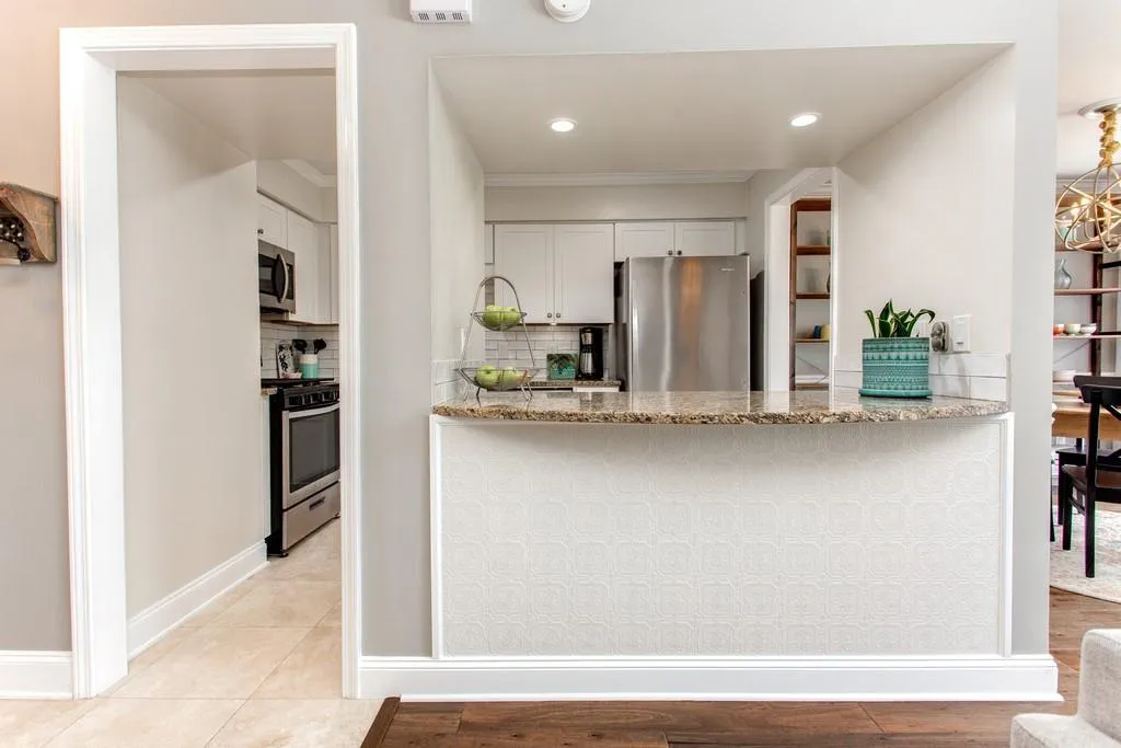 6980 Roswell Road Unit B6, Sandy Springs, Georgia 30328, 2 Bedrooms Bedrooms, ,1 BathroomBathrooms,Residential,Sold,6980 Roswell Road Unit B6,6768947