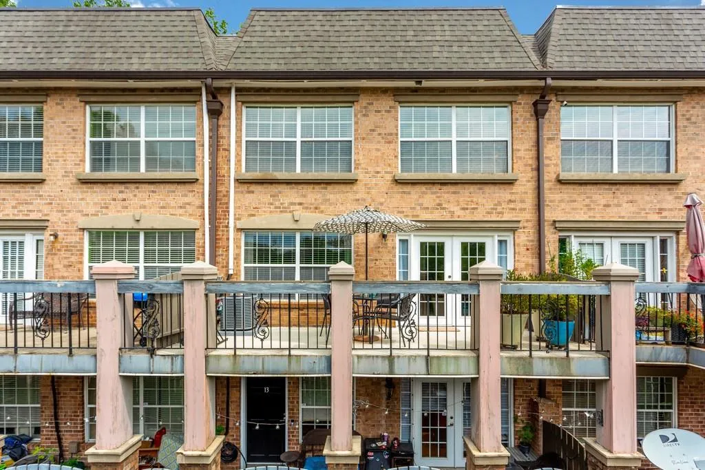 6980 Roswell Road Unit B6, Sandy Springs, Georgia 30328, 2 Bedrooms Bedrooms, ,1 BathroomBathrooms,Residential,Sold,6980 Roswell Road Unit B6,6768947