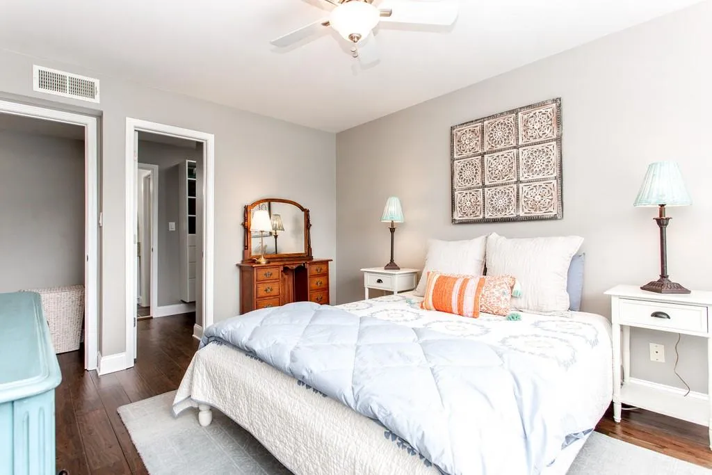 6980 Roswell Road Unit B6, Sandy Springs, Georgia 30328, 2 Bedrooms Bedrooms, ,1 BathroomBathrooms,Residential,Sold,6980 Roswell Road Unit B6,6768947