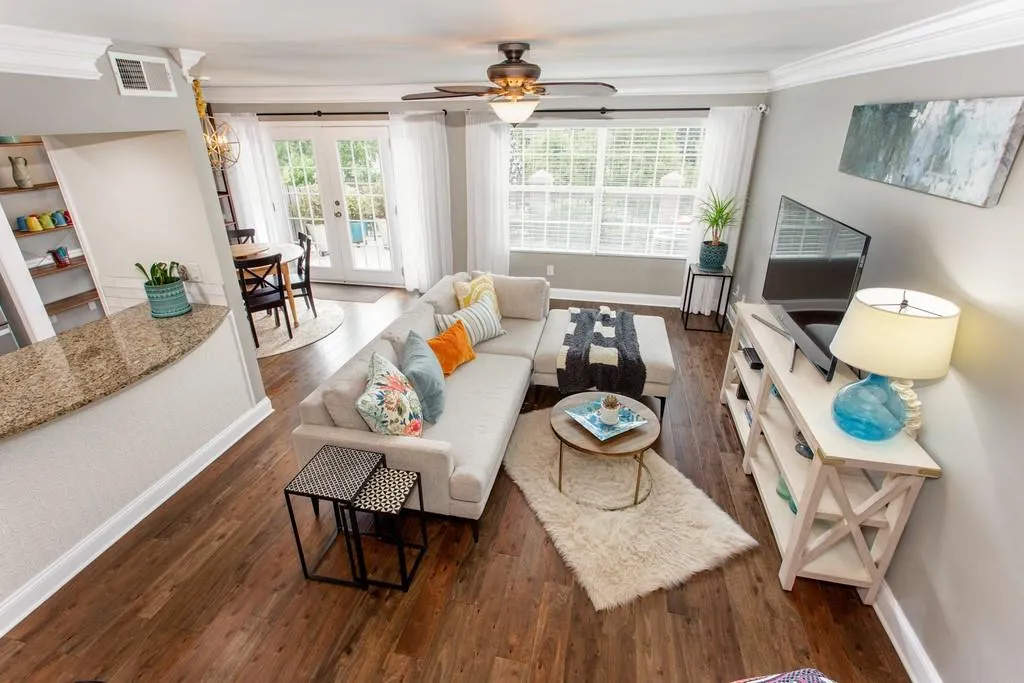 6980 Roswell Road Unit B6, Sandy Springs, Georgia 30328, 2 Bedrooms Bedrooms, ,1 BathroomBathrooms,Residential,Sold,6980 Roswell Road Unit B6,6768947