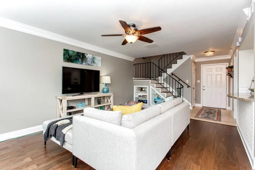 6980 Roswell Road Unit B6, Sandy Springs, Georgia 30328, 2 Bedrooms Bedrooms, ,1 BathroomBathrooms,Residential,Sold,6980 Roswell Road Unit B6,6768947