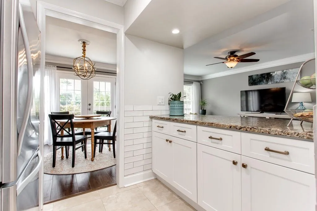 6980 Roswell Road Unit B6, Sandy Springs, Georgia 30328, 2 Bedrooms Bedrooms, ,1 BathroomBathrooms,Residential,Sold,6980 Roswell Road Unit B6,6768947