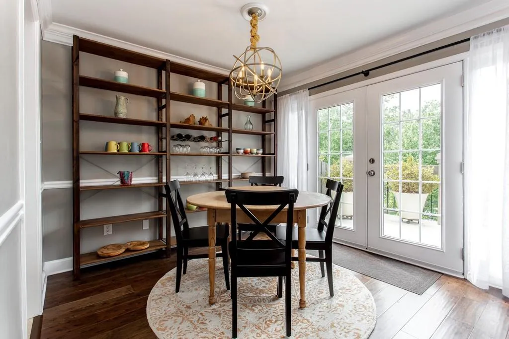 6980 Roswell Road Unit B6, Sandy Springs, Georgia 30328, 2 Bedrooms Bedrooms, ,1 BathroomBathrooms,Residential,Sold,6980 Roswell Road Unit B6,6768947