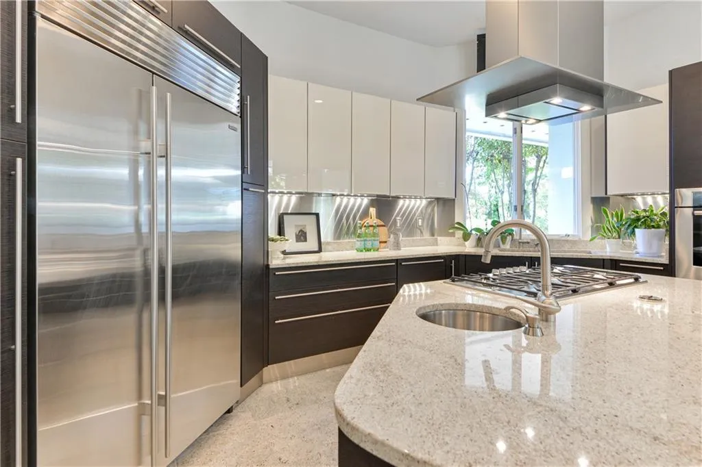 30 Chevaux Court, Atlanta, Georgia 30342, 4 Bedrooms Bedrooms, ,4 BathroomsBathrooms,Residential,Sold,30 Chevaux Court,6797968