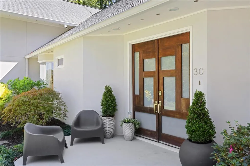 30 Chevaux Court, Atlanta, Georgia 30342, 4 Bedrooms Bedrooms, ,4 BathroomsBathrooms,Residential,Sold,30 Chevaux Court,6797968