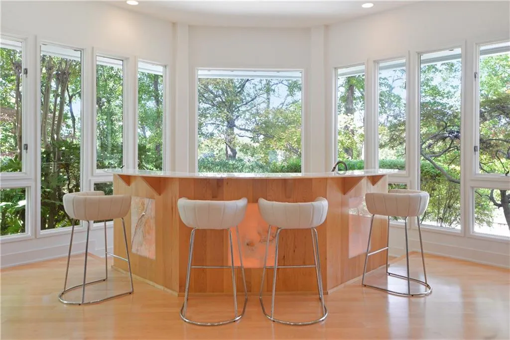 30 Chevaux Court, Atlanta, Georgia 30342, 4 Bedrooms Bedrooms, ,4 BathroomsBathrooms,Residential,Sold,30 Chevaux Court,6797968