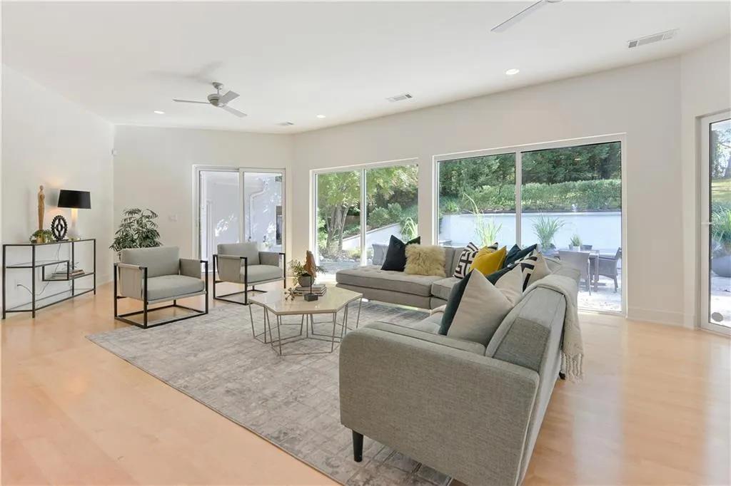 30 Chevaux Court, Atlanta, Georgia 30342, 4 Bedrooms Bedrooms, ,4 BathroomsBathrooms,Residential,Sold,30 Chevaux Court,6797968