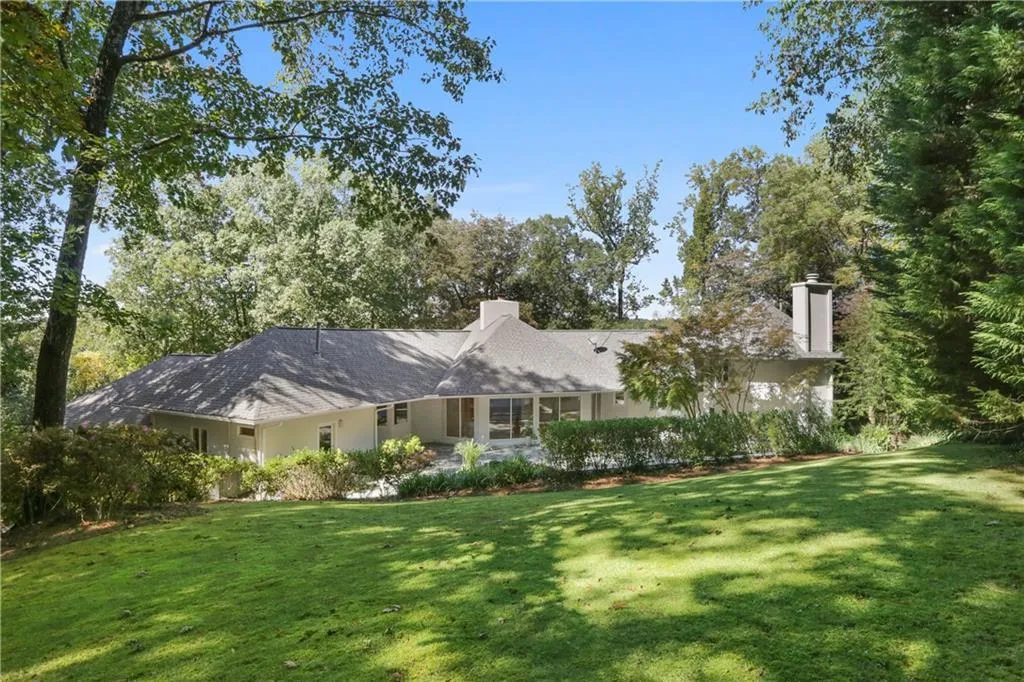 30 Chevaux Court, Atlanta, Georgia 30342, 4 Bedrooms Bedrooms, ,4 BathroomsBathrooms,Residential,Sold,30 Chevaux Court,6797968