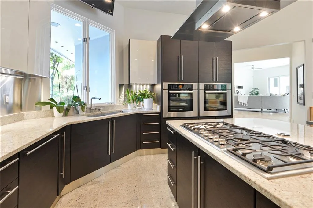 30 Chevaux Court, Atlanta, Georgia 30342, 4 Bedrooms Bedrooms, ,4 BathroomsBathrooms,Residential,Sold,30 Chevaux Court,6797968